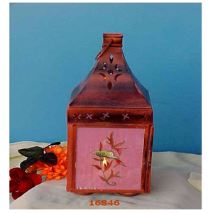 Linterna de vela de Metal decorativa de diseño único, nueva linterna de candelita de Metal y vidrio con revestimiento de polvo rojo - Product Image 1