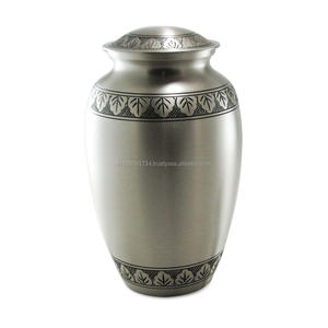 Urne de crémation gravée en aluminium en métal pour adultes de qualité Hardy Urne funéraire décorative en argent antique - Product Image 1