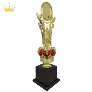 Trofeo de Plástico ABS Dorado con Diseño de Corona Baguss, 300x100cm, Artesanía Única para Reconocimiento y Premios - Product Image 2