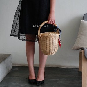 Sac à main artisanal en rotin et bambou du Vietnam avec fermeture ouverte Lady Style décoré avec des écharpes - Product Image 1