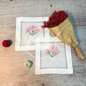 Motifs floraux serviettes de table en lin coton brodé serviettes ourlet serviettes monogrammes, Pétoncle bords cocktail - Product Image 5