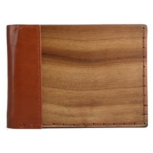 Cartera de Cuero Negra Elegante para Hombre de Excelente Calidad, con Protección RFID, de Cuero Vacuno Genuino, Delgada, para Tarjetas de Crédito, Disponible para la Venta - Product Image 1