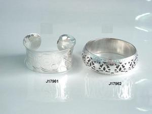 Bracelets en laiton plaqué argent de haute qualité avec des motifs gravés Bijoux plaqués argent indien pour tous les âges au prix de gros - Product Image 4