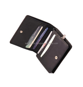 Porte-cartes de crédit en cuir souple avec bouton de verrouillage - Product Image 1