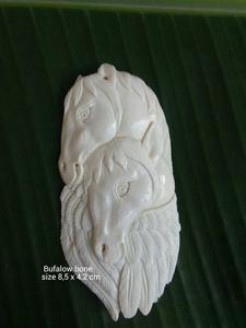 Colgante tallado de hueso de buey de Bali - Product Image 2