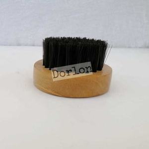 Brosse à barbe ronde en bois avec poils de sanglier pour le soin de la barbe - Product Image 1