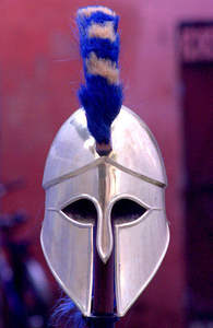 Casque médiéval grec portable, casque en fourrure de couleur bleue et dorée - Product Image 4