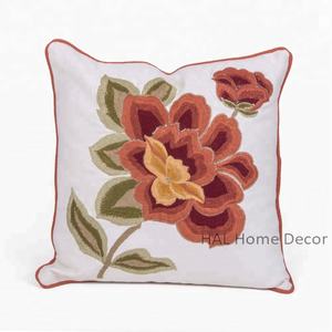 Housse de coussin décorative indienne faite à la main, vente en gros de housses de coussin brodées à la main - Product Image 2