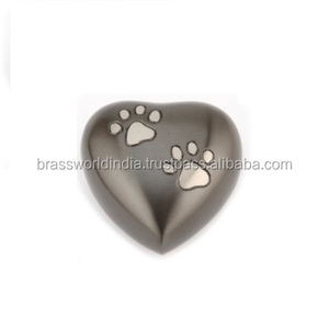 Recuerdo de corazón pequeño para mascotas, urna de cremación de Brassworld, suministros funerarios de la India - Product Image 1