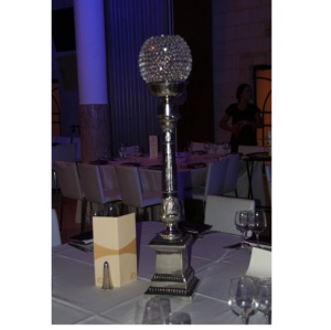 Candelabro alto de plata para boda, votivo de cristal transparente para boda y exhibición de velas, hecho de candelabros personalizados de metal de aluminio - Product Image 3