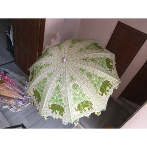 ร่มผ้าดีไซน์แบบ rajasthani หลากสีงานปักด้วยมือสำหรับการควบคุมด้วยมือแบบคลาสสิกสำหรับการถ่ายภาพงานแต่งงาน - Product Image 3