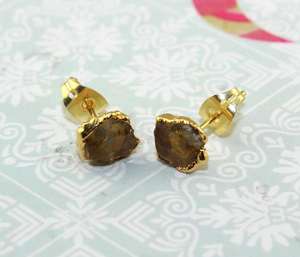 Joyería de piedra natal de noviembre, pendiente minimalista con bordes galvanizados en oro, sin cortar, citrino, diminuto, citrino, tornillo trasero - Product Image 2