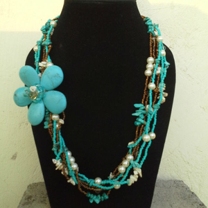 Collar de Moda con Cuentas de Perlas y Coral - Product Image 1
