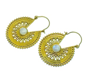 Pendiente de aro de piedra lunar de estilo bohemio de 40 mm para mujer, joyería de oreja de piedra de latón hecha a mano - Product Image 3