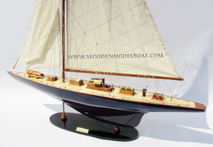 Endeavour Handcrafted Wooden Model Boat Painted <b>Novelty</b> <b>Gift</b> - Product Image 3