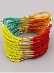 Bracelet extensible en perles de verre multicolores et multibrins, avec perles dorées - L'art du fait main - Product Image 1