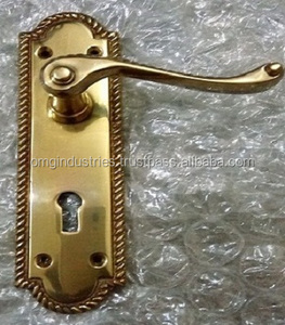 OMG Industries มือจับประตูทองเหลืองดีไซน์ทันสมัยพร้อมฐานสี่เหลี่ยมสำหรับใช้ในอพาร์ตเมนต์ - Product Image 5