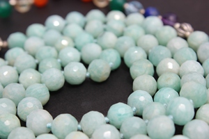 Collier Mala aux 7 chakras en Amazonite de couleur arc-en-ciel, 108 perles rondes, pierre en cristal de guérison - Product Image 4