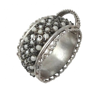 Design personnalisé porte-serviettes finition antique argent rond de serviette décoratif incurvé à la main écologique pour la décoration de mariage - Product Image 1