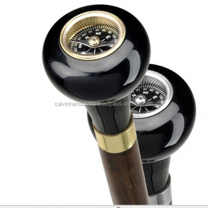 Bastón de madera natural Color negro sólido Mango de brújula único Bastón para caminar El mejor regalo para todos. por Calvin hancrafraft - Product Image 1