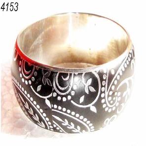 Bracelet en laiton imprimé feuille blanche vintage - Product Image 1