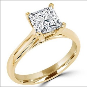 Anillo de compromiso solitario de corte princesa de oro amarillo Diamante real brillante para momentos románticos - Product Image 1