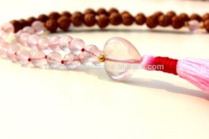 Collar Largo de Cuentas Mala de 108 Cuentas, Cuarzo Rosa Rudraksha de 8mm, Facetado, con Borla Anudada, Joyería Artesanal de Piedras Preciosas, Tercer Grado - Product Image 3