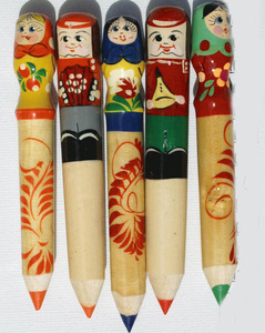 Muñecas rusas Matryoshka pluma de cedro hecha a mano a través de madera tallada pintada a mano con adorno Rusia artesanía arte popular étnico - Product Image 1