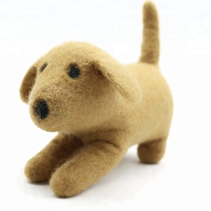 Jouets en feutre de haute qualité fabriqué à la main, petit chien, jouets en feutre du népal et matériaux éducatifs - Product Image 1