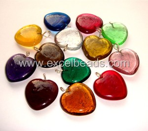 Pendentifs en verre soufflé à la main de qualité supérieure en rouge, vert et bleu pour la fabrication de bijoux décoratifs et la suspension, par Excel Exports - Product Image 6