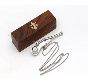 Silbato de contramaestre de latón náutico vintage con cadena de eslabones acabado de níquel en caja de madera tubo de llamada para fiestas, bodas - Product Image 2