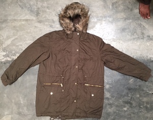 Vente en gros de vêtements 9mm, pour femme, veste lourde avec fourrure à capuche - Product Image 2