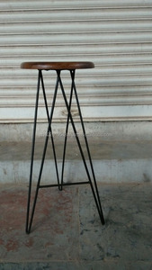 Taburete Industrial de barra de hierro con asiento de madera, taburete de barra de madera de hierro y Acacia Vintage - Product Image 3