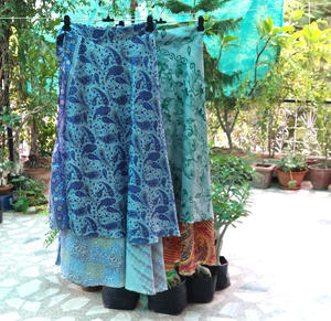 Jupe de créateur en soie Double couche réversible Sarong Sari magique de l'inde - Product Image 2