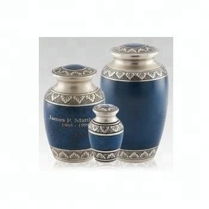 Juegos de estilo americano de tres urnas de cremación de latón azul y plateado de Brassworld India Funeral Supplies - Product Image 1