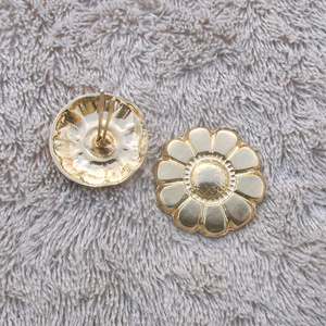 Borchia Fiore Boucles de ceinture en laiton médiéval Borchia Stella Alpina et Borchia Testa Di Bovino Modèle TT-8426 - Product Image 1