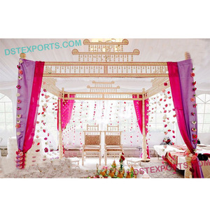 Conjunto de Mandap Sankheda de Madera con Temática Blanca, Fabricante de Mandaps para Bodas, Magníficos Mandaps Hindúes para Bodas 2026, Venta en Australia, Evento en EE. UU. - Product Image 1