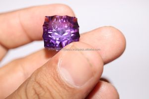 Bague de fiançailles en améthyste naturelle Rida Creations, pierre violette taillée à la machine - Product Image 3