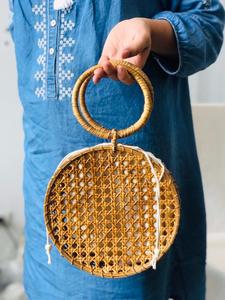 กระเป๋าถือทรงกลมสานหวายสไตล์วินเทจสำหรับผู้หญิง ยี่ห้อ Baominh พร้อมสายหนังเทียมและตัวล็อคแบบตะขอเกี่ยว - Product Image 4