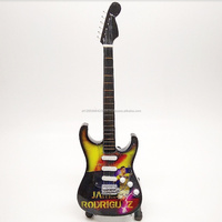 Guitarra Miniatura Semi de 9.5 Pulgadas, Edición Especial con Tema de Fútbol