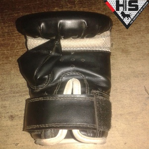 Fashion PU Leather Boxing <b>Gloves</b> for Training Martial Arts New Black Red OEM Logo Thai Color Material Adults People Origin <b>Type</b> - Product Image 4