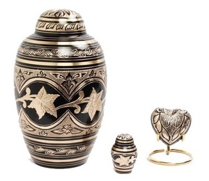 Urne funéraire gravée Radiance, beauté noire, urne pour cendres funéraires, urne en laiton artisanale, urne décorative en laiton - Product Image 2