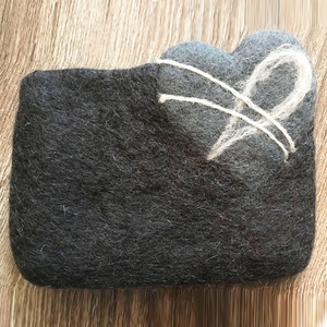 Bolso de lana de Nueva Zelanda 100% ecológico para mujer, moda de artesanos expertos, cierre de cremallera, diseño integrado en corazón - Product Image 1