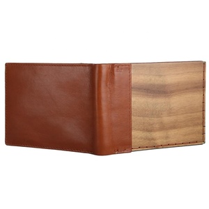 Cartera de Cuero Negra Elegante para Hombre de Excelente Calidad, con Protección RFID, de Cuero Vacuno Genuino, Delgada, para Tarjetas de Crédito, Disponible para la Venta - Product Image 3