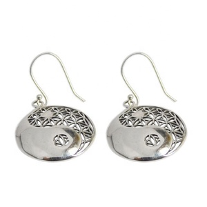 Venta al por mayor de pendientes lisos de Plata de Ley 925 joyería de Estilo Vintage para mujeres para bodas y fiestas mayorista y fabricante - Product Image 1