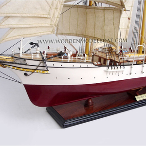 Modèle de navire à voile Mercator en bois - Décoration nautique peinte pour la maison - Product Image 1