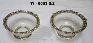 Customized Round Glass Bowl with Elegant Brass <b>Border</b> Design - Product Image 2