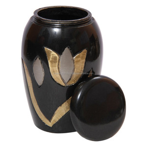 Urna Funeraria Estilo Americano Lotus de Brassworld India, Artículos Funerarios Premium - Product Image 2