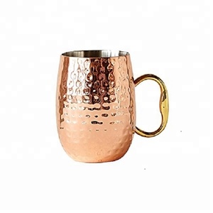 Taza de mula de barril con diseño minimalista grabado con logotipo personalizado, mango de latón martillado para café, cerveza, fabricante indio de Metal - Product Image 1