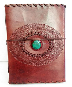 Journal en cuir de créateur en relief A5 fait à la main avec pierre Journal de bonne qualité pour la fermeture de sangle de bureau - Product Image 1